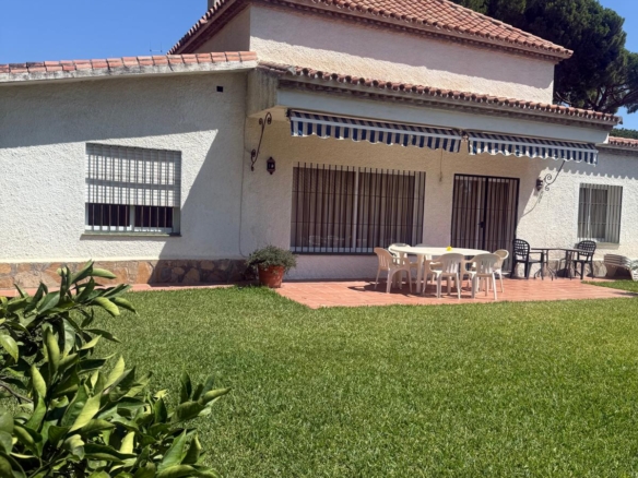 IV036725 – 4 Bed Spanish rustic style villa for sale in Benamara, Estepona