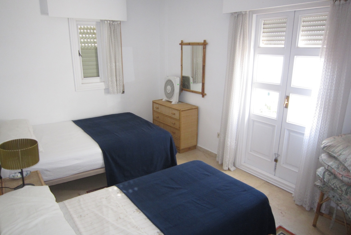 REBV0936 -Charming 2 bed middle floor apartment