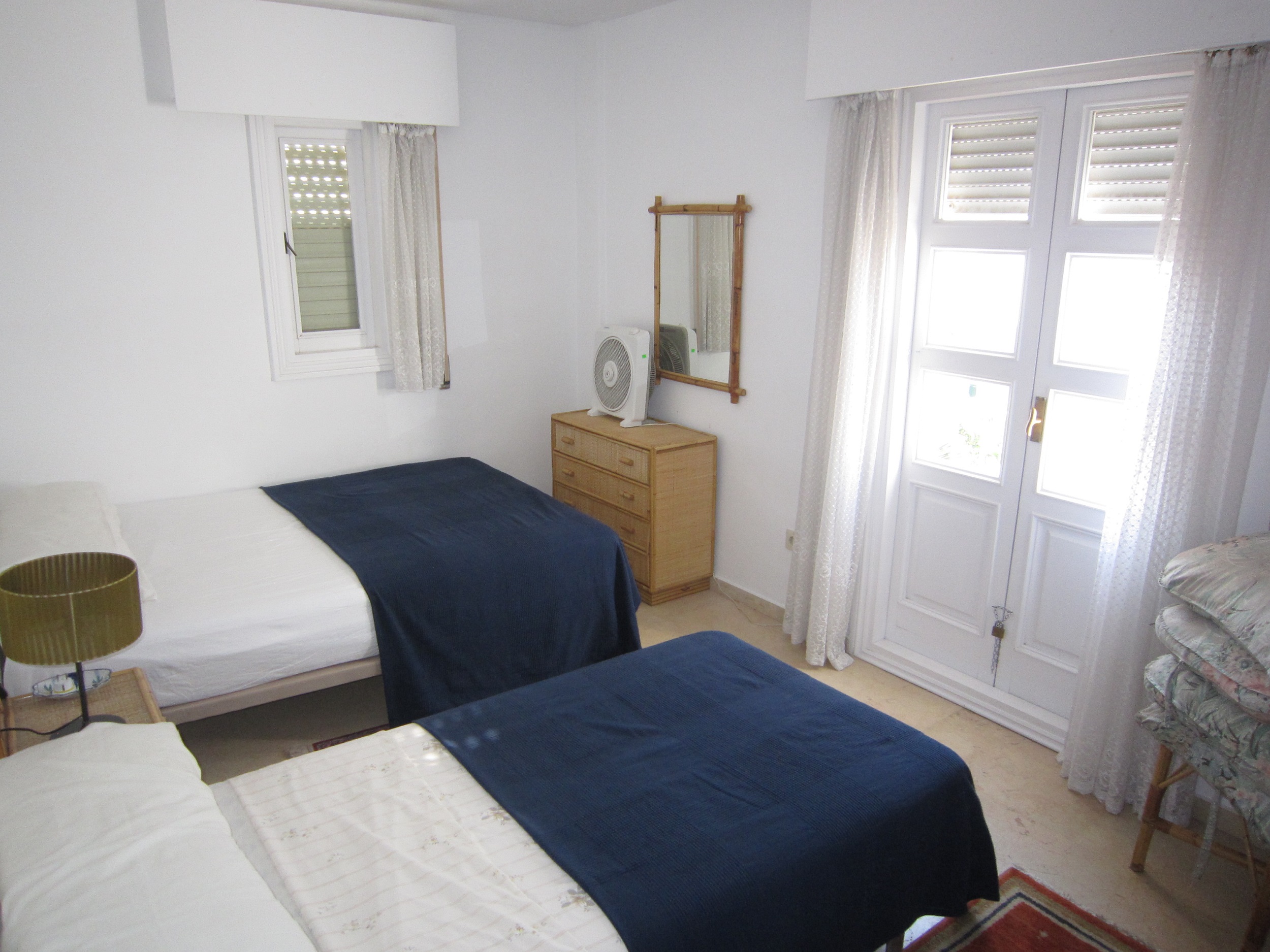 REBV0936 -Charming 2 bed middle floor apartment