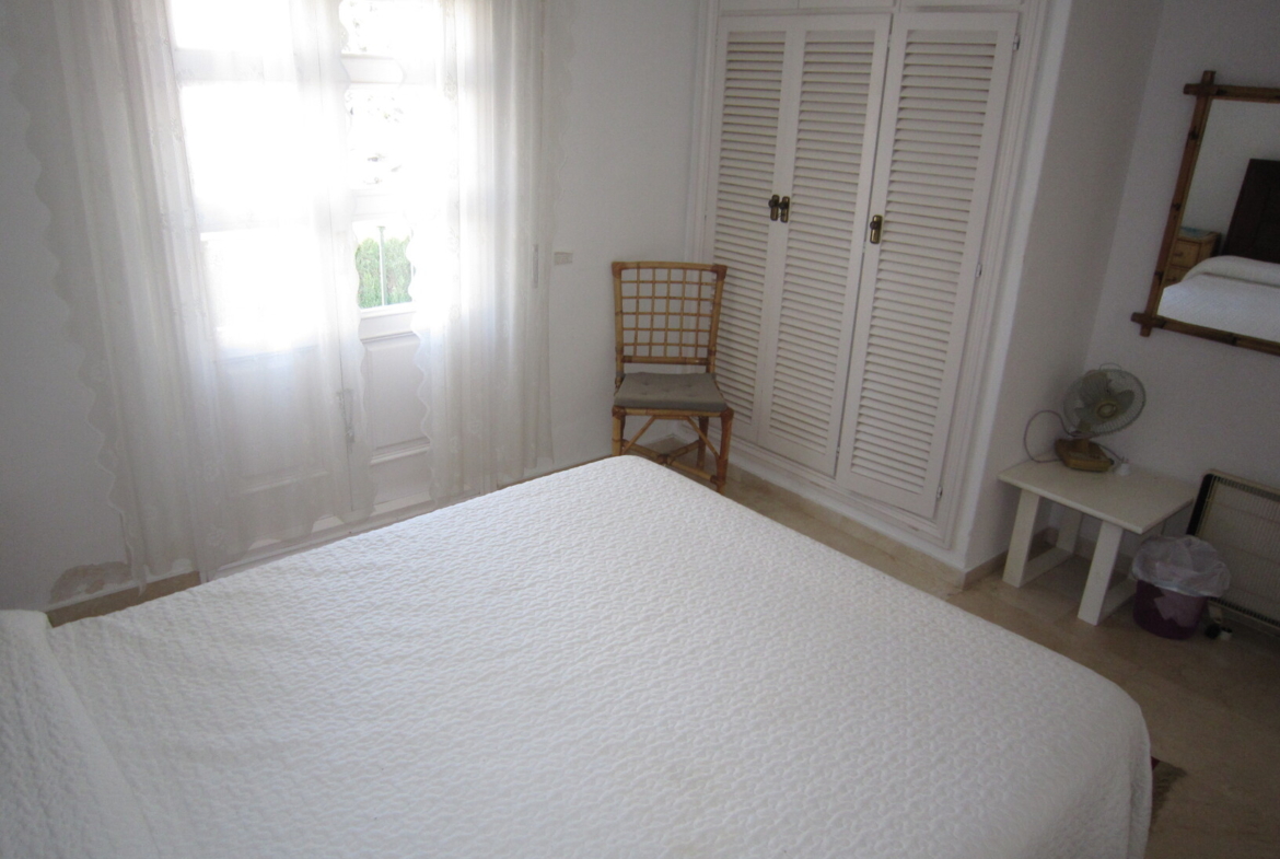 REBV0936 -Charming 2 bed middle floor apartment