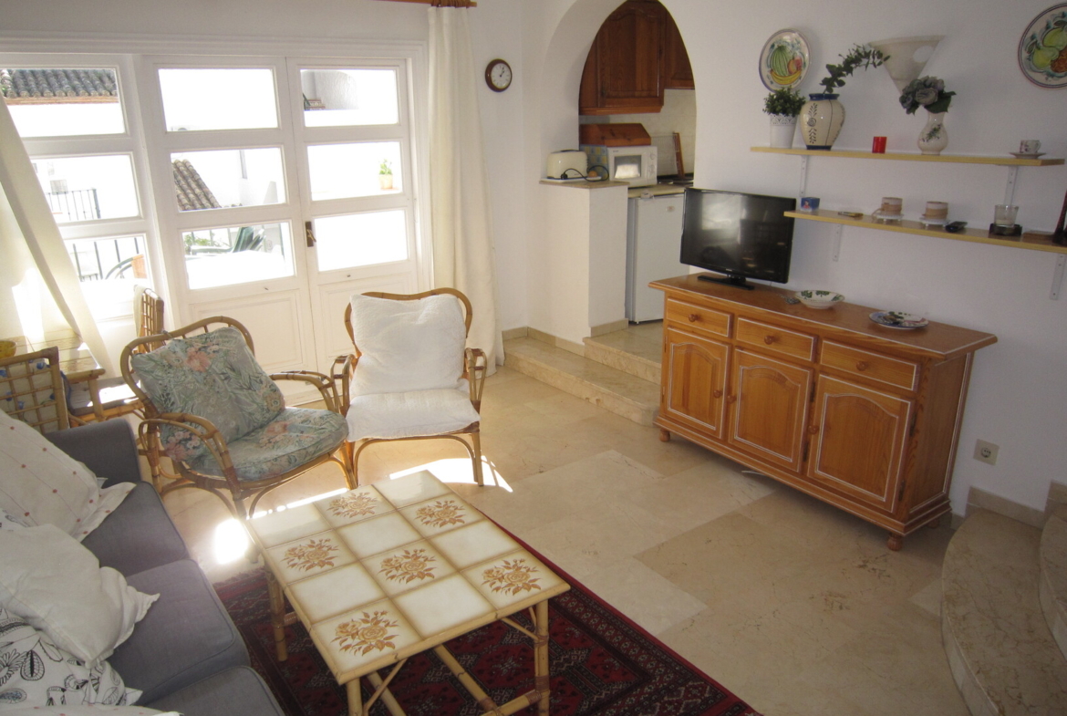 REBV0936 -Charming 2 bed middle floor apartment
