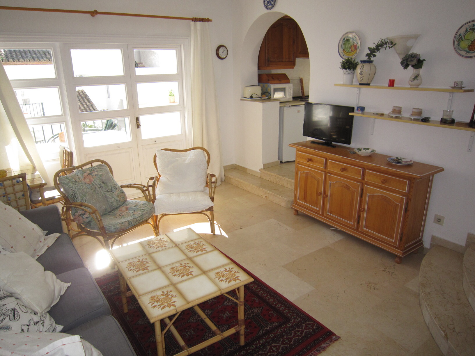 REBV0936 -Charming 2 bed middle floor apartment