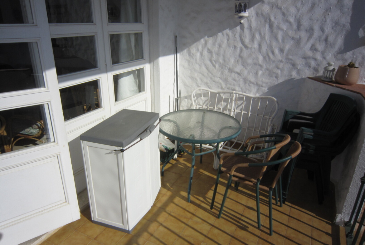 REBV0936 -Charming 2 bed middle floor apartment
