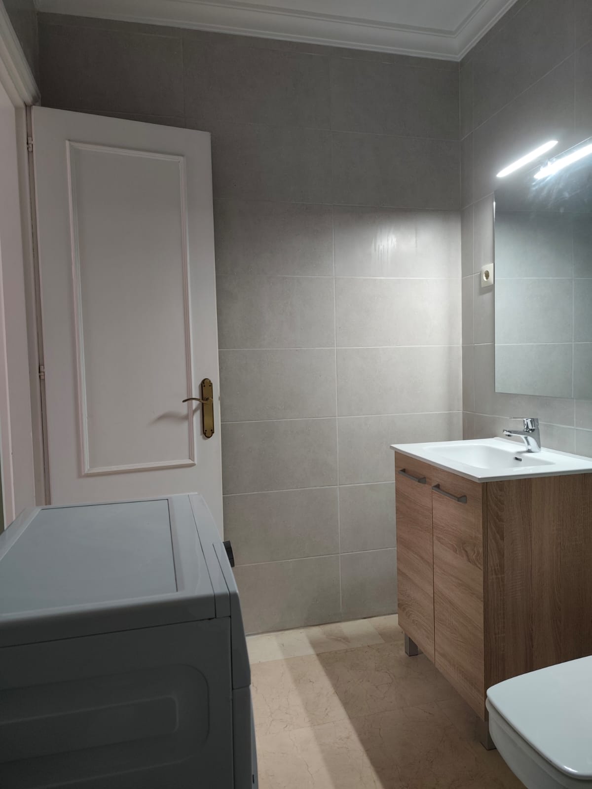 REBV0936 -Charming 2 bed middle floor apartment