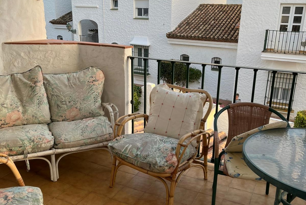 REBV0936 -Charming 2 bed middle floor apartment