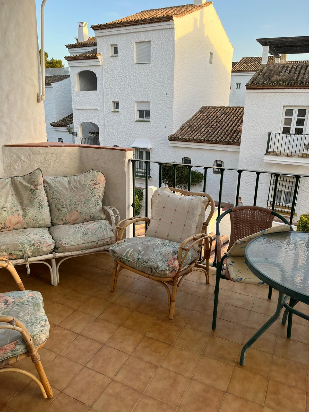REBV0936 -Charming 2 bed middle floor apartment
