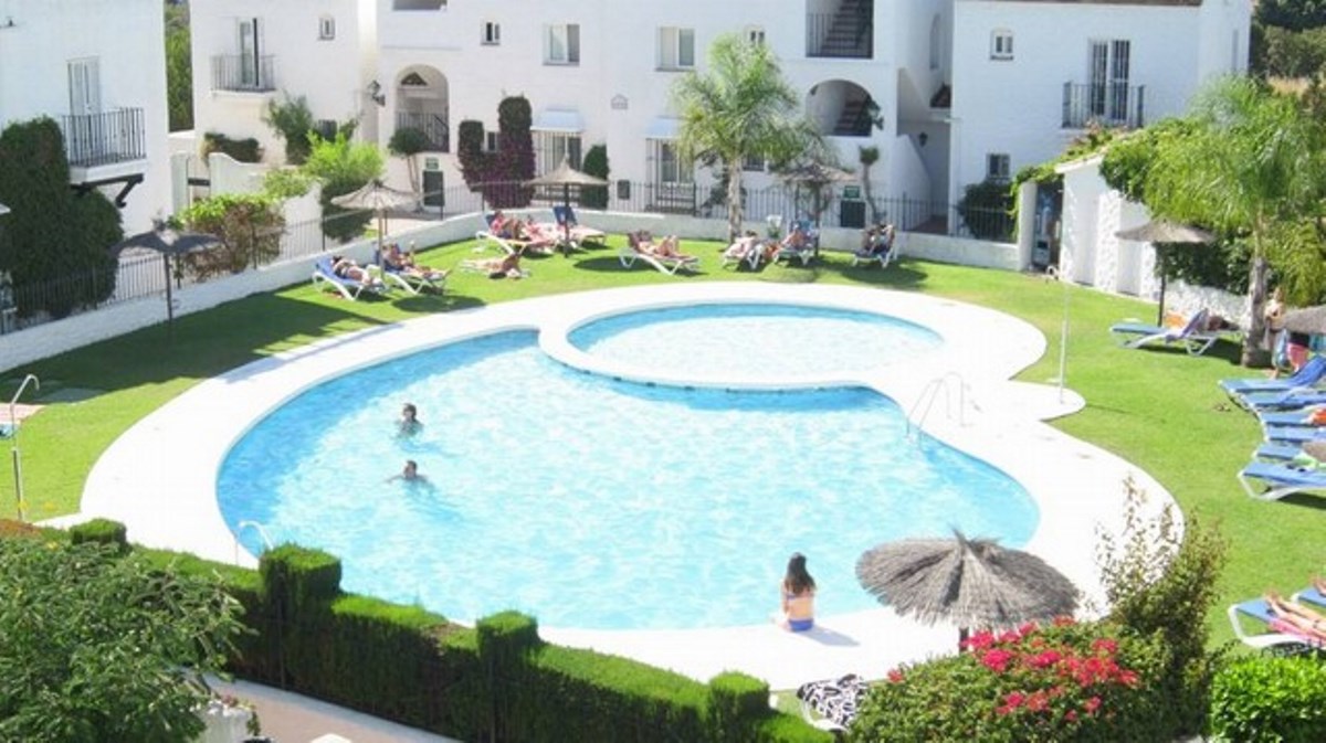 REBV0936 -Charming 2 bed middle floor apartment