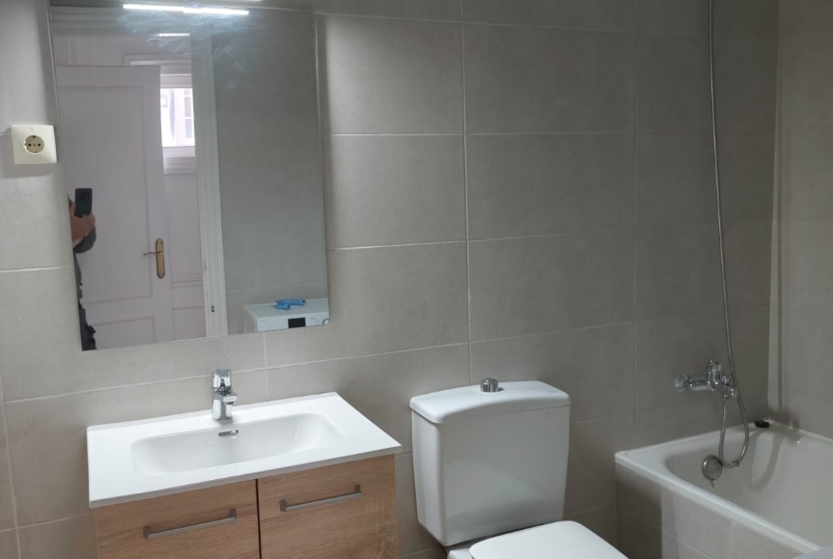 REBV0936 -Charming 2 bed middle floor apartment
