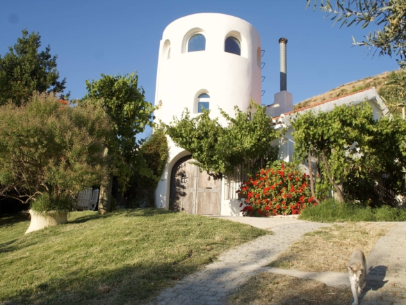 REBVGR0938 – Rural Hotel, House & Apartment