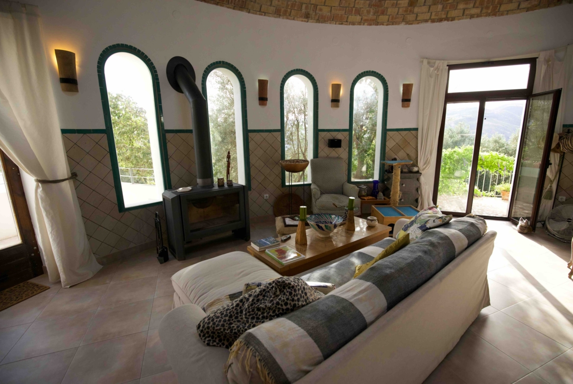 REBVGR0938 – Rural Hotel, House & Apartment
