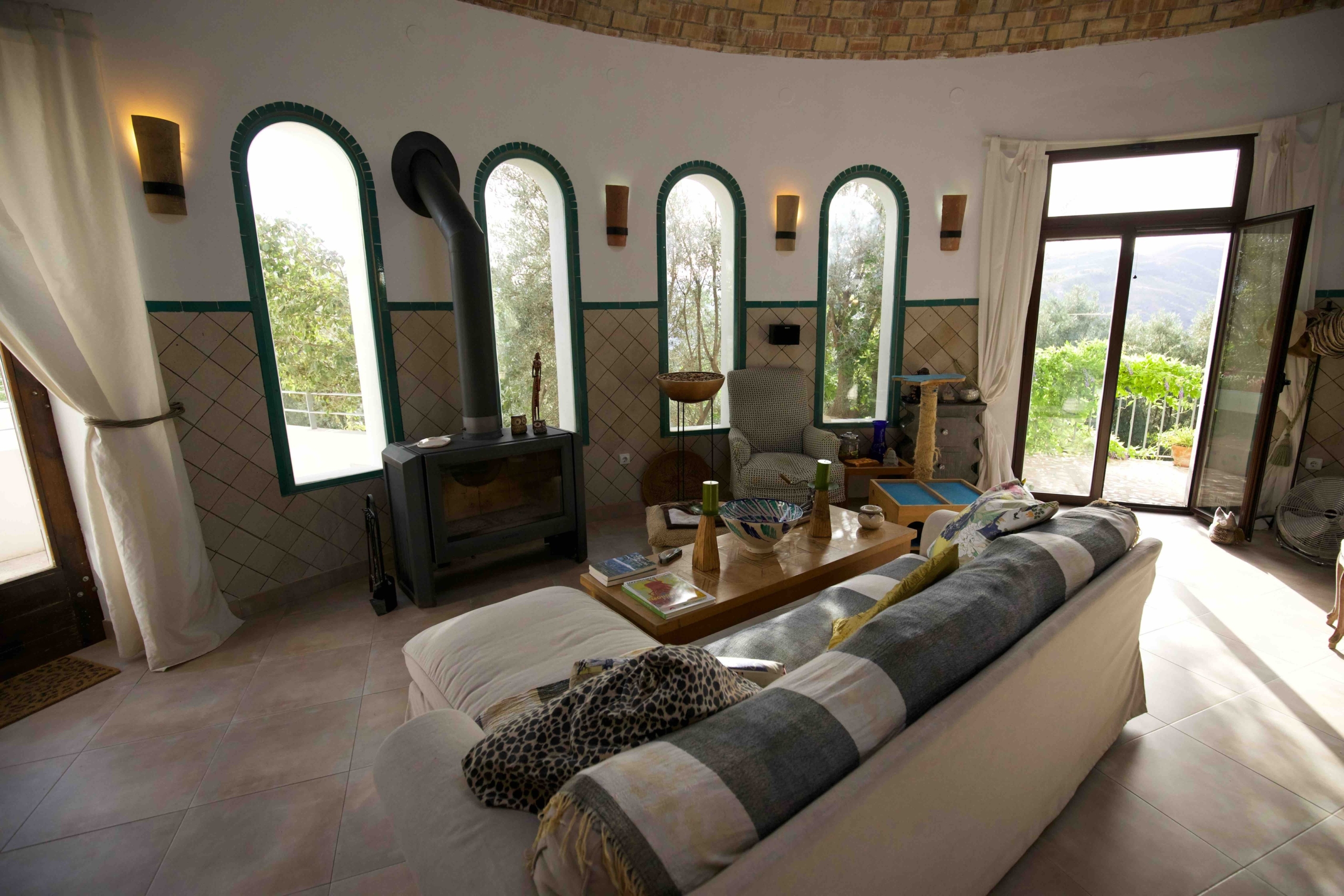 REBVGR0938 – Rural Hotel, House & Apartment