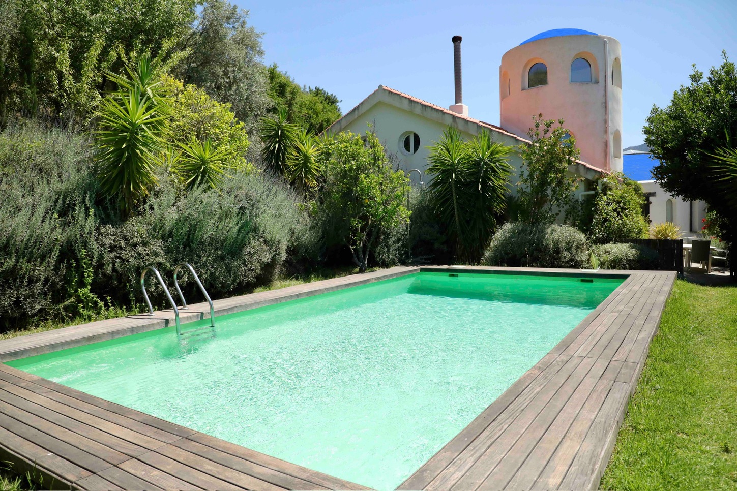 REBVGR0938 – Rural Hotel, House & Apartment