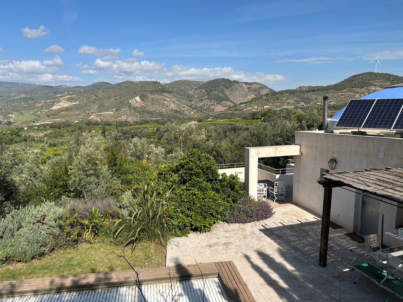 REBVGR0938 – Rural Hotel, House & Apartment