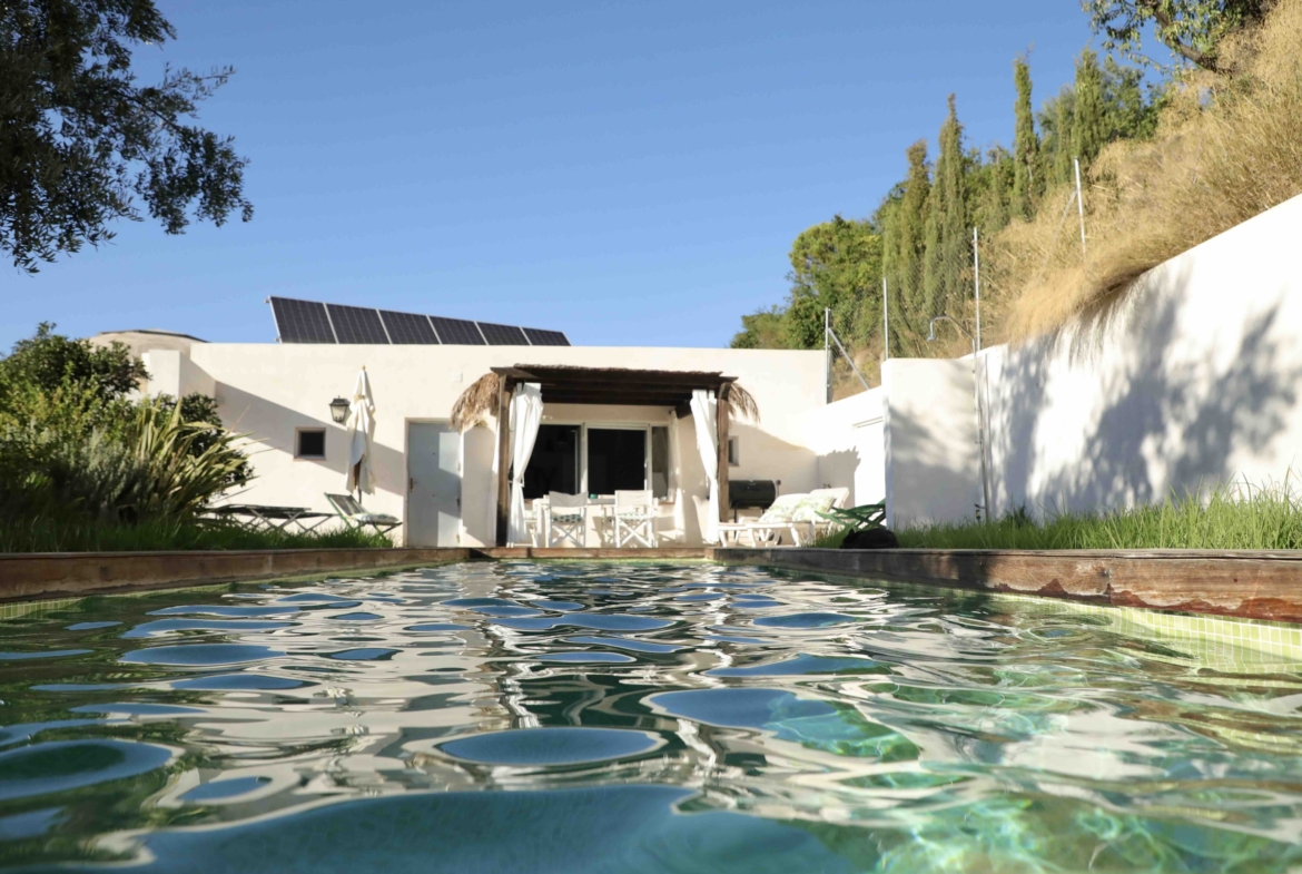 REBVGR0938 – Rural Hotel, House & Apartment