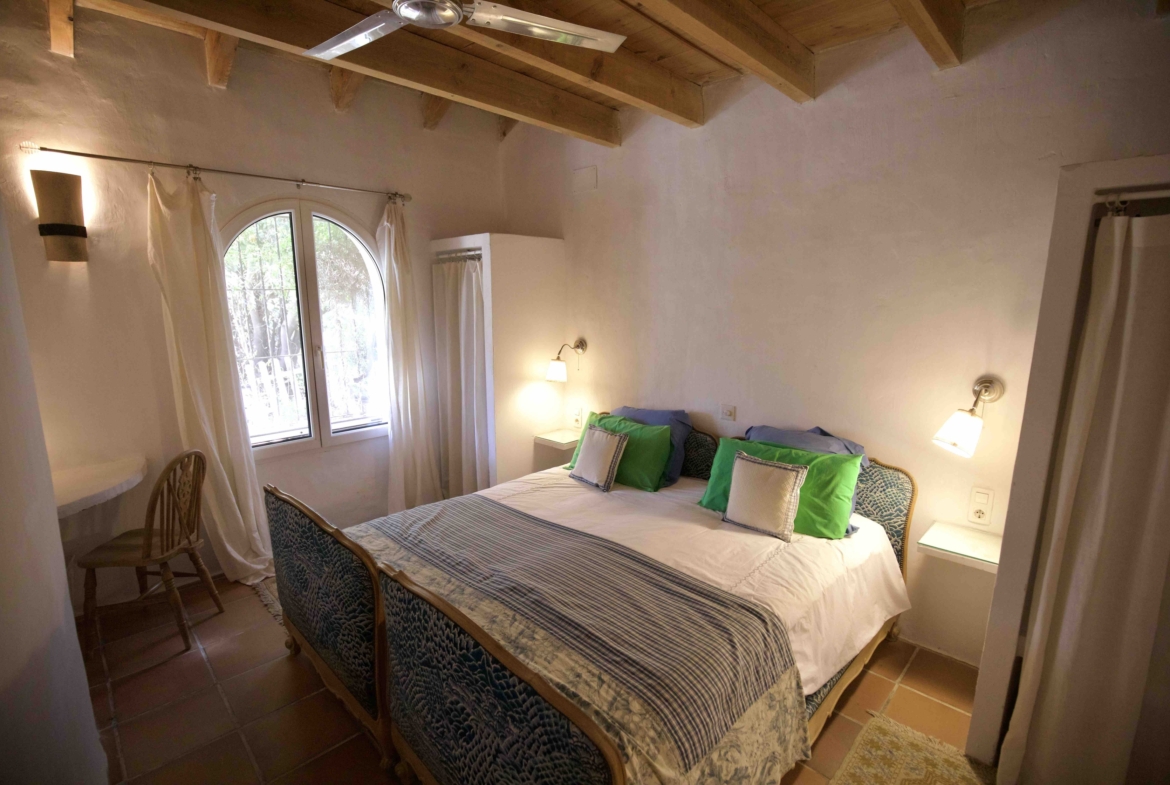 REBVGR0938 – Rural Hotel, House & Apartment