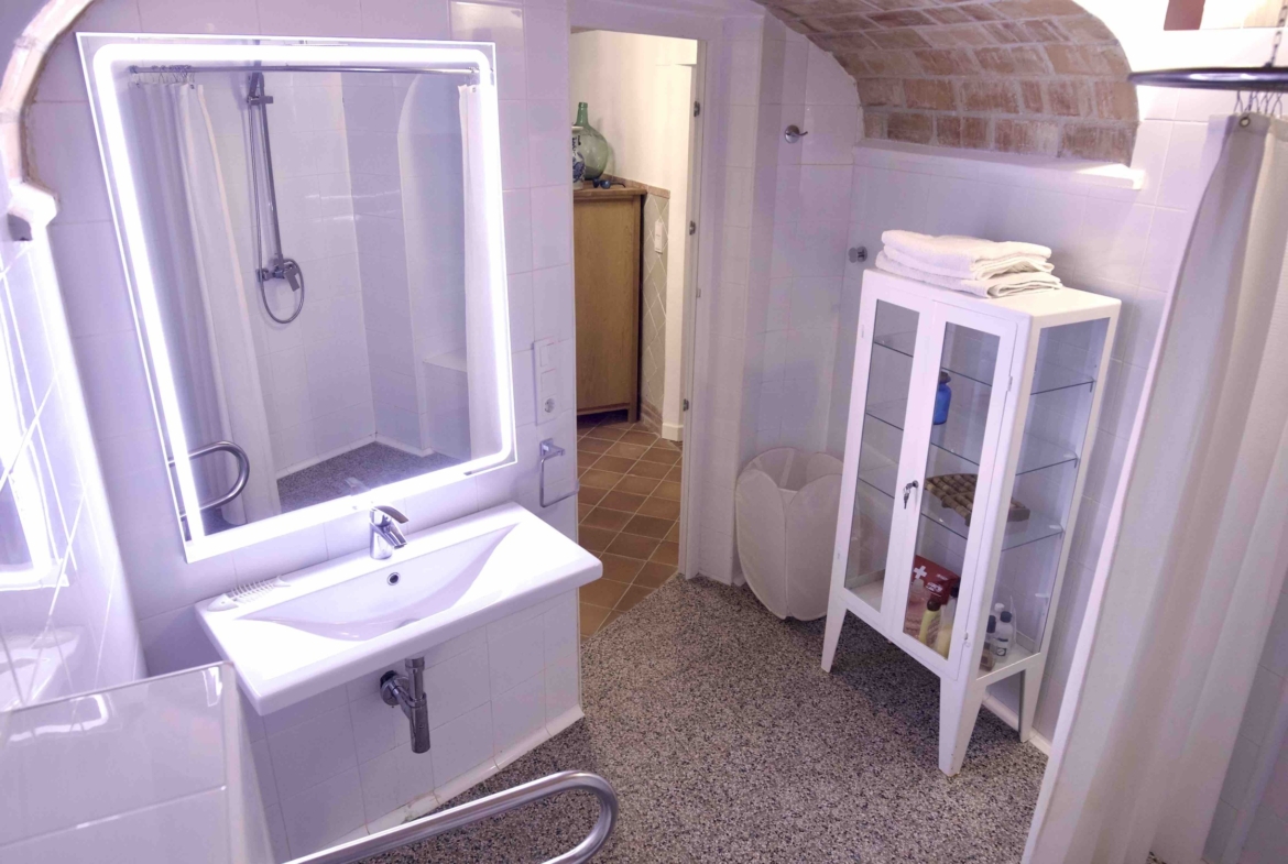 REBVGR0938 – Rural Hotel, House & Apartment