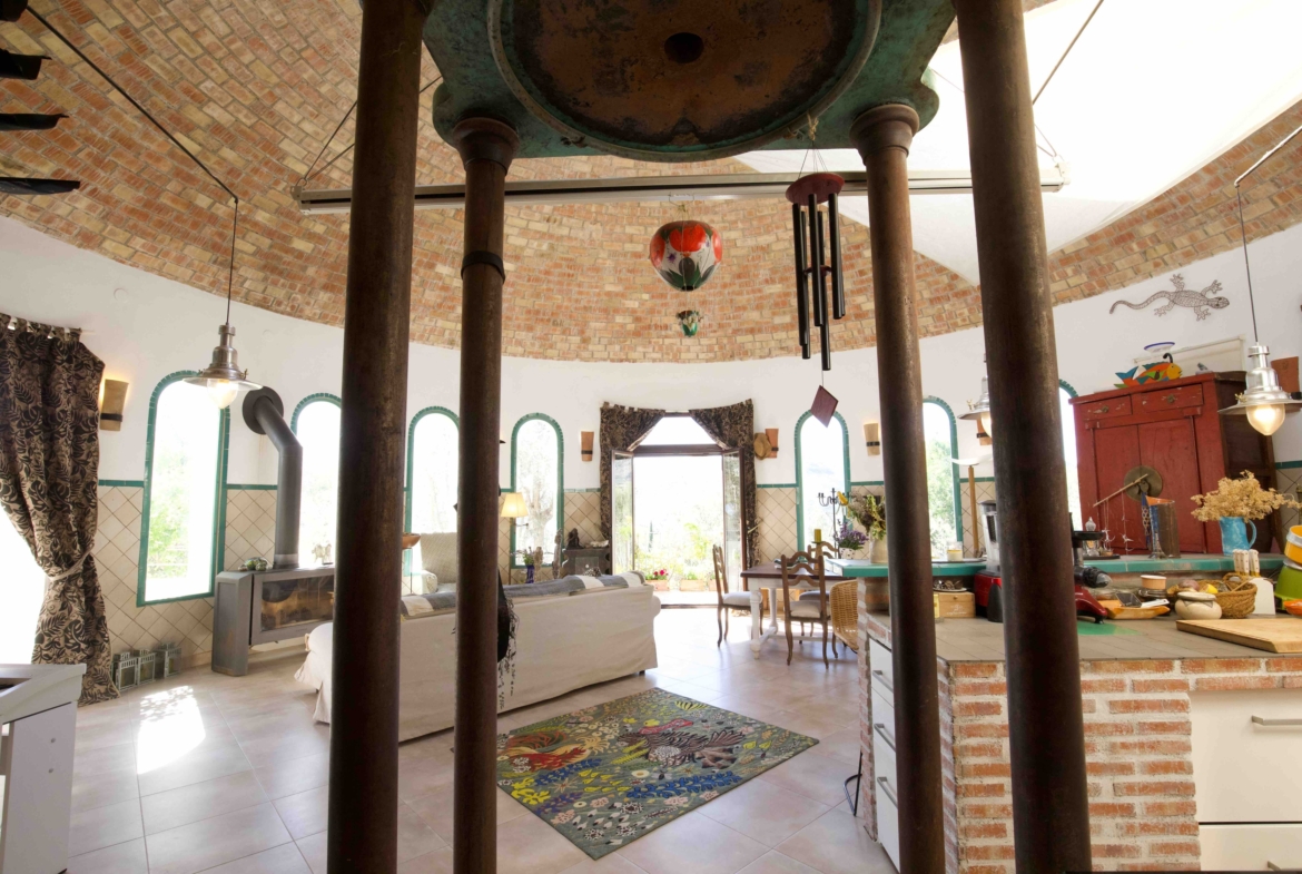 REBVGR0938 – Rural Hotel, House & Apartment