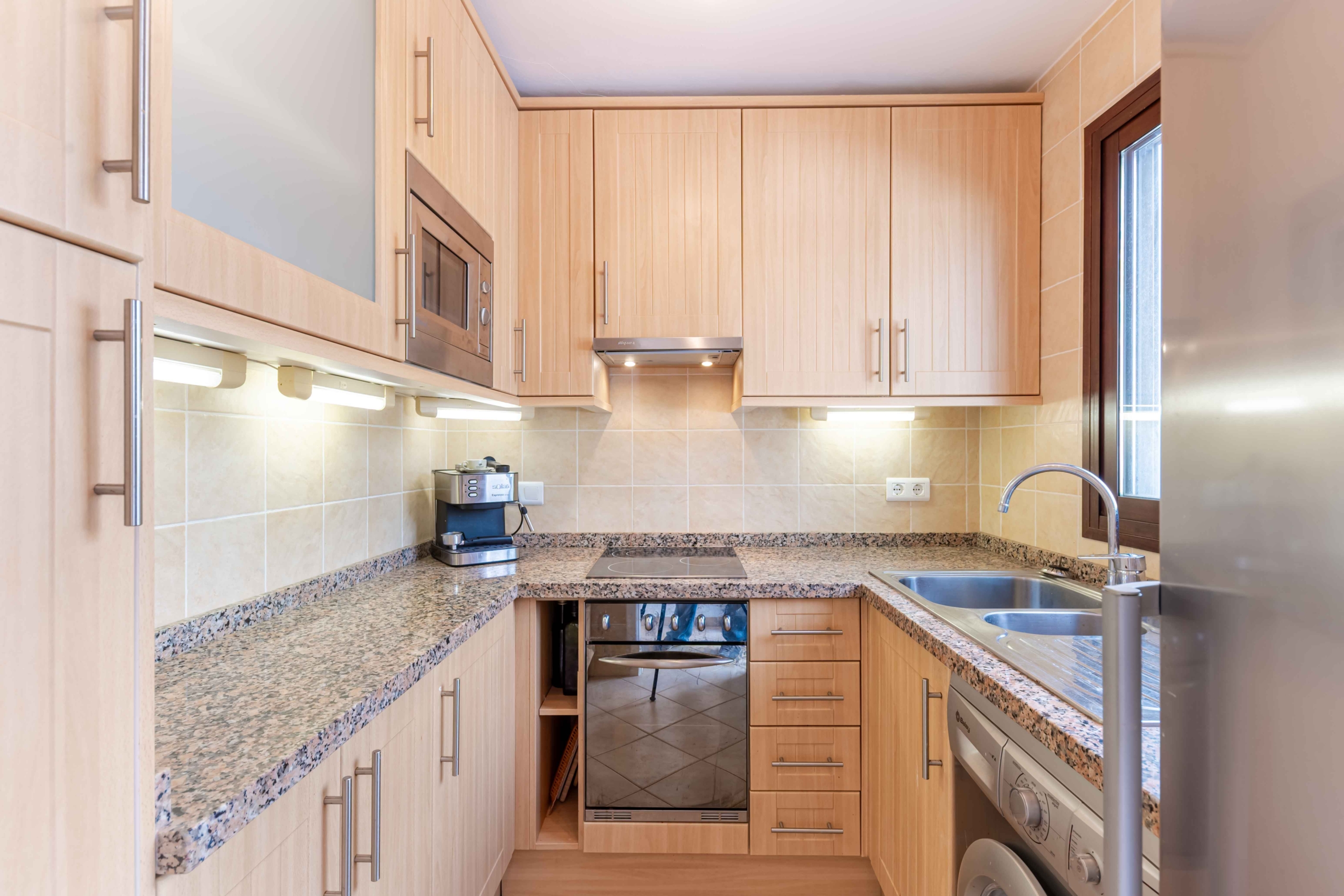 REBV0942 – 2 bed top floor apartment in Pueblo Cortez, El Paraiso, Benahavis with beautiful garden & golf views