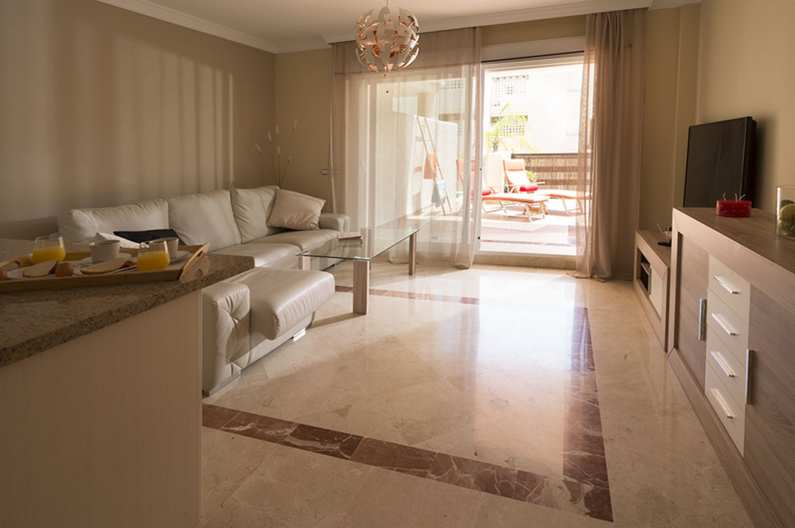 REBV0944 – Spacious ground floor apartment with extra level, private parking space in Campanario