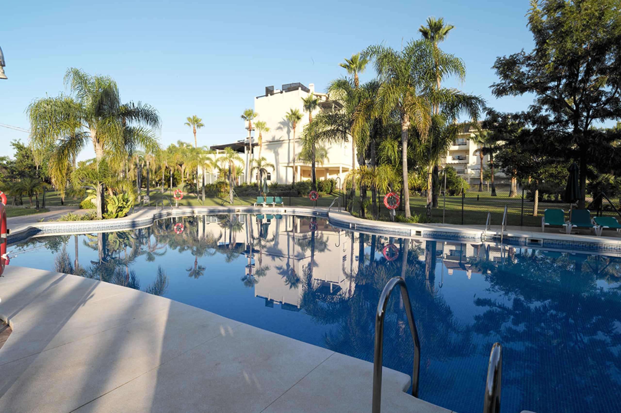 REBV0944 – Spacious ground floor apartment with extra level, private parking space in Campanario